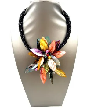 COLLARES DE GRAN FLOR MULTICOLOR DARA FRESCURA Y ELEGANCIA AL LOOK