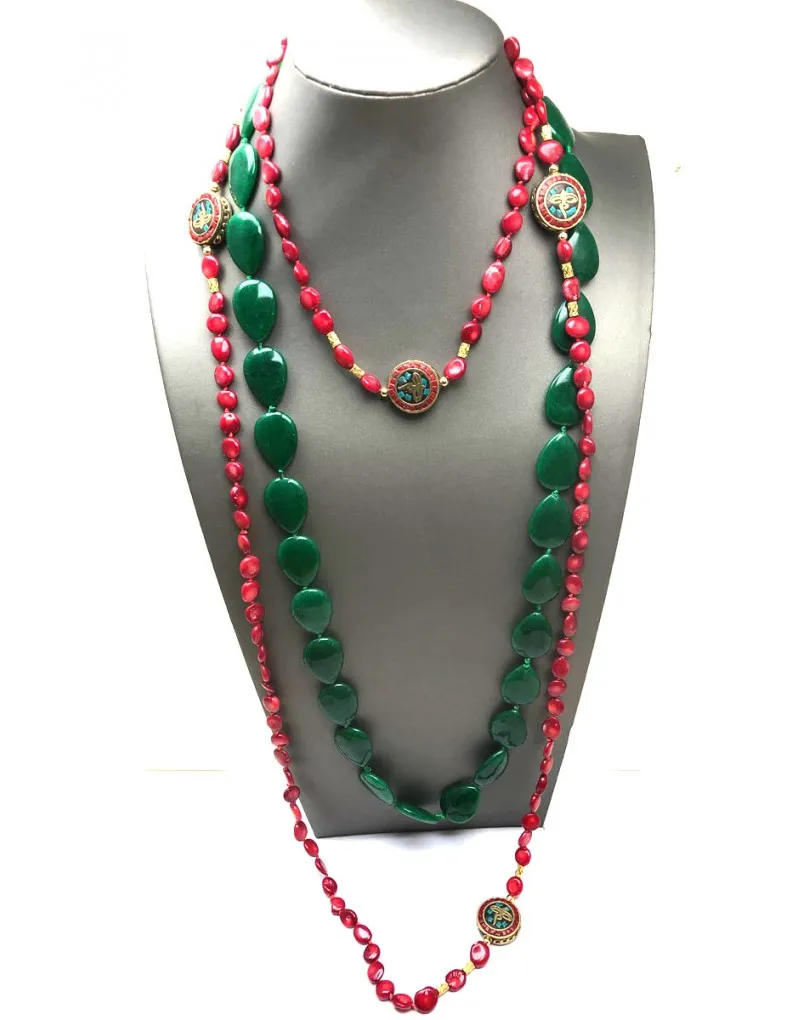 COLLARES LARGOS DE PIEDRAS VERDES Y EN ROJO CORAL JUEGO DE 3