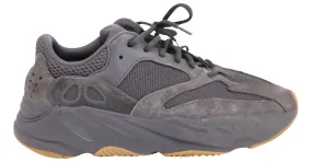 Yeezy Boost 700 V1 “Utility Black” en Gamuza Negra y Gris Impresión de pitón 